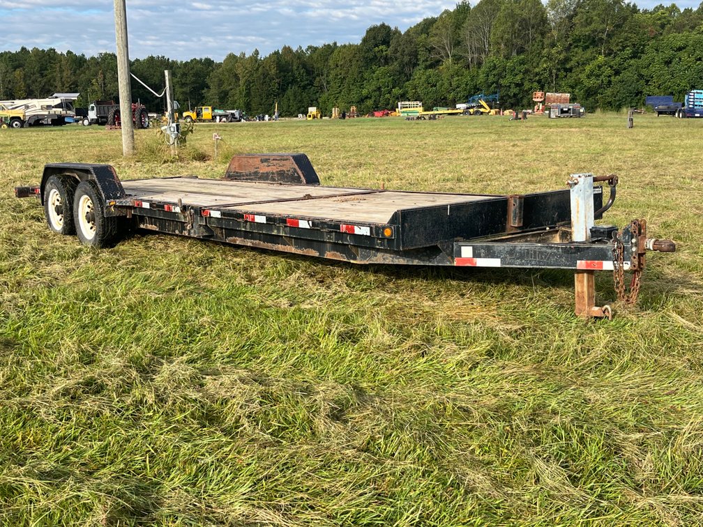 2005 Titan Trailer Mfg, Tandem Axle Flatbed Trailer