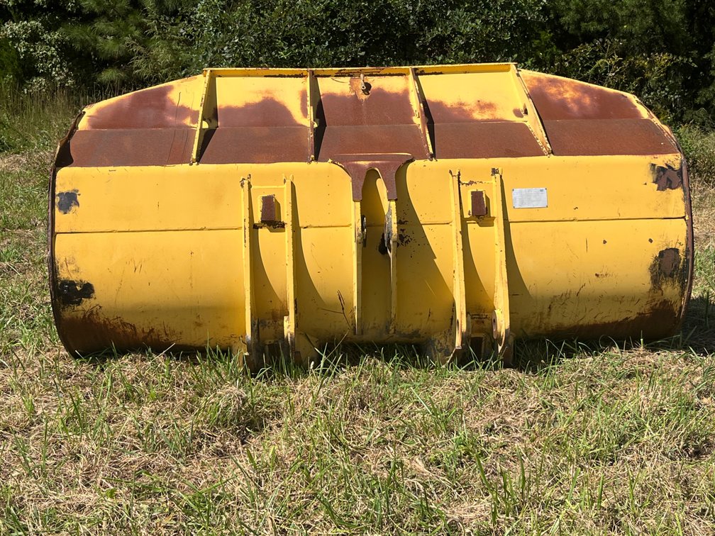 106” CAT Loader Bucket with Bolt-On Cutting Edge