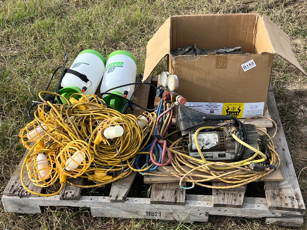 Vacuum Pump, Manifold Gauges, String Work Lights, and Straps