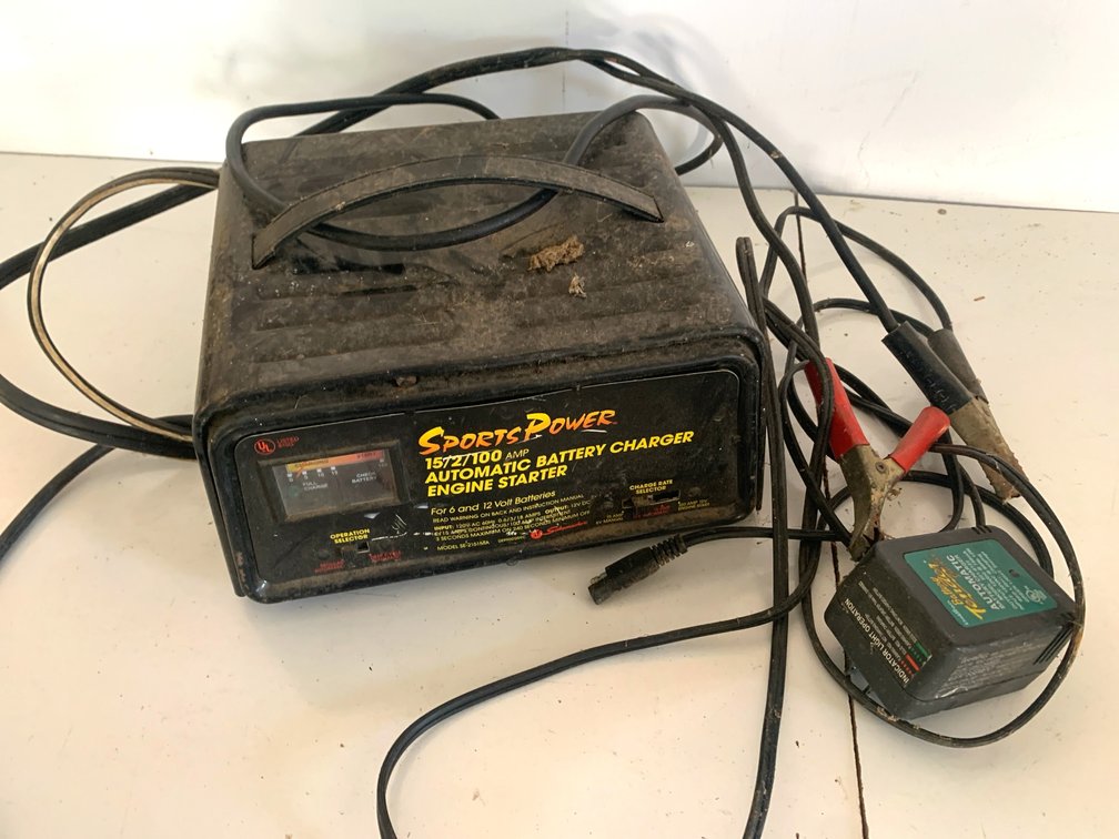 SportsPower Battery Charger Engine Starter and Battery Maintainer