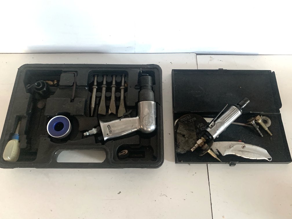 Magnum Pneumatic Air Hammer Kit and Straight Die Grinder Set