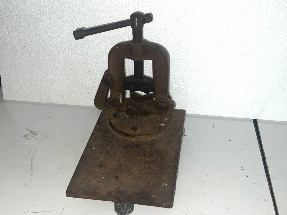 American Pipe Tool Co. Cast Iron Yoke Pipe Vise