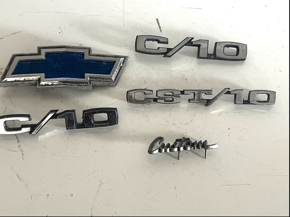 Chevrolet C10 Emblems