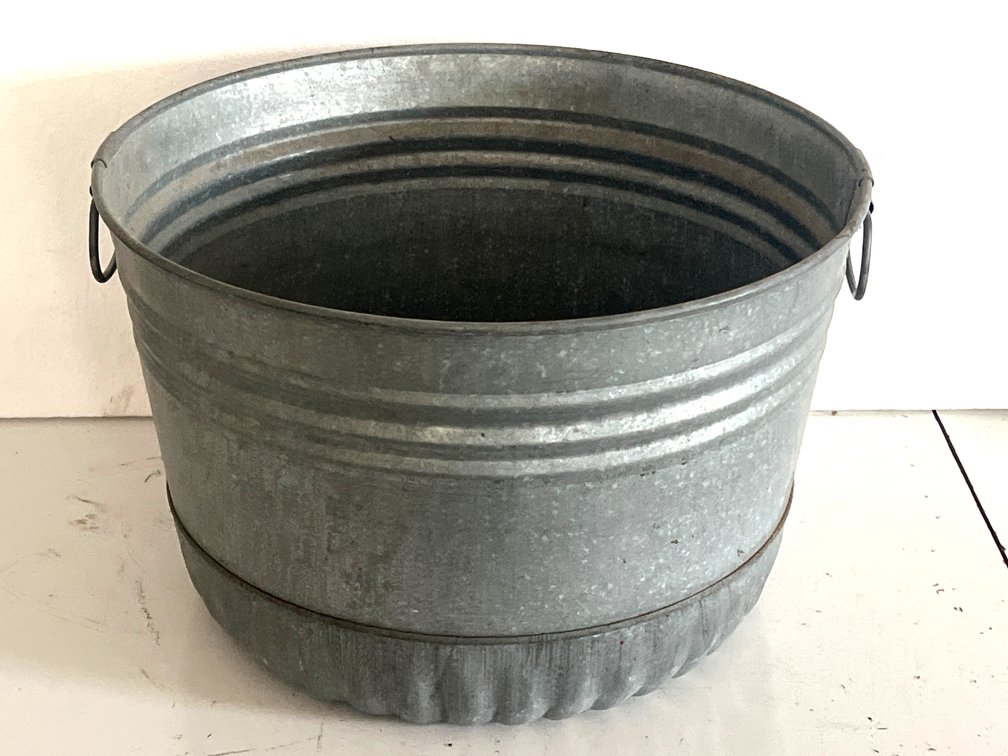 Round Galvanized Metal Wash Tub with Wire Handles
