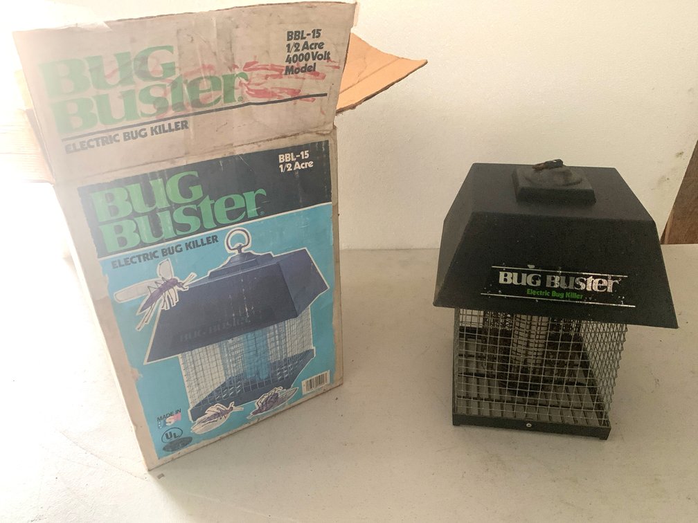 Bug Buster BBL-15 1/2 Acre 4000V Electric Bug Killer with Box