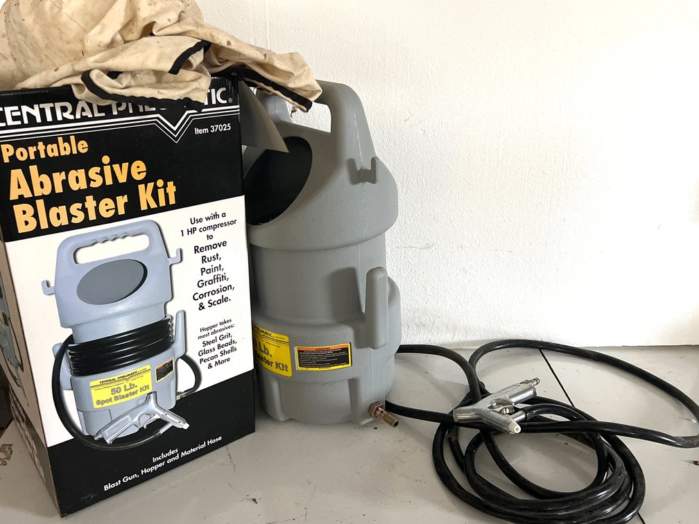 Central Pneumatic 37025 50 Lb. Spot Blaster Kit