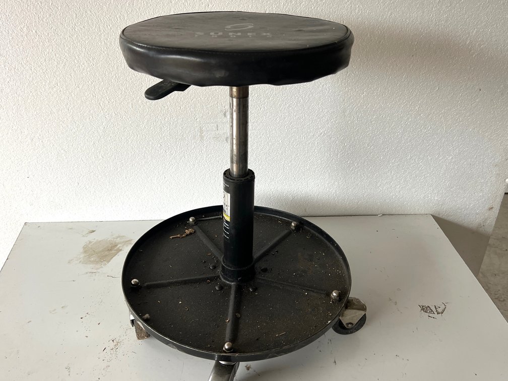 Sunex Tools 8509 Pneumatic Rolling Mechanic Stool