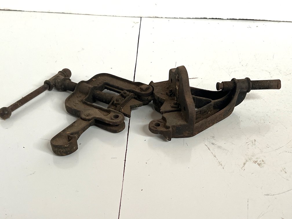 Cast Iron Hinged Pipe Vise