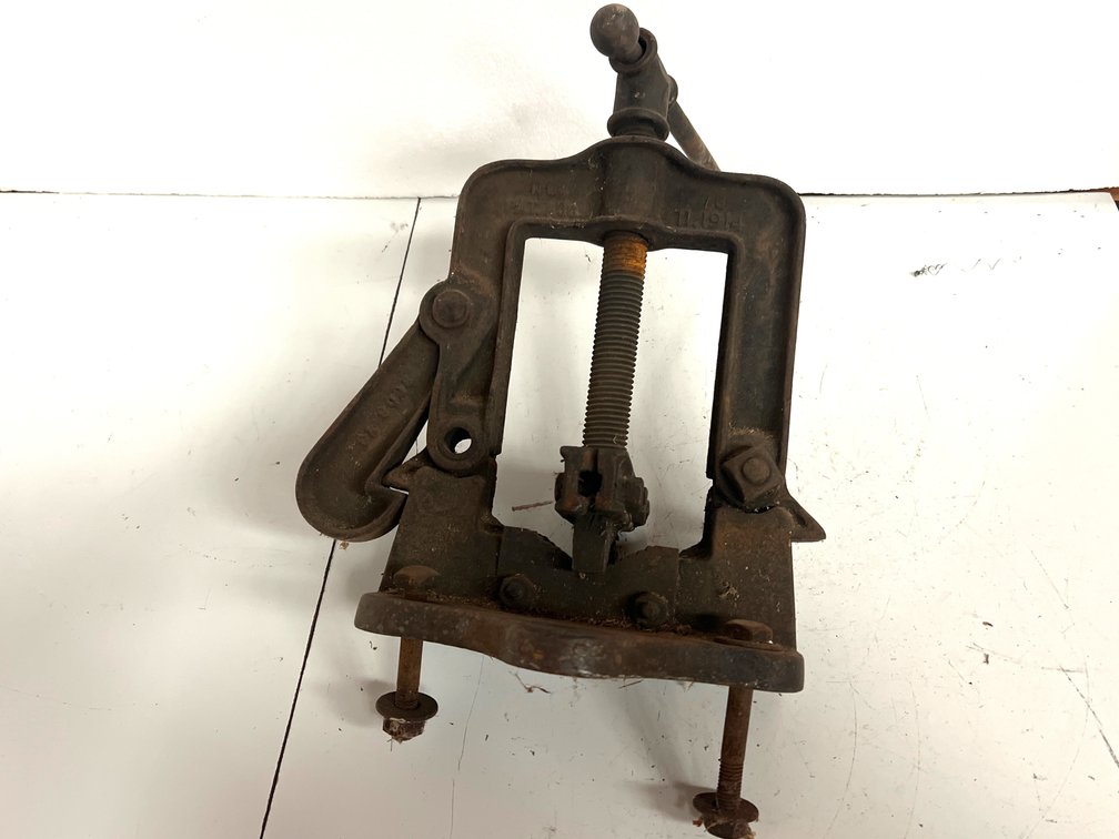NO 78 Cast Iron Bench-Mount Hinged Pipe Vise