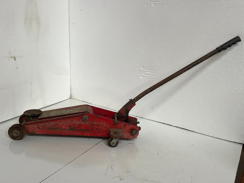 Red Steel Hydraulic Service Floor Jack