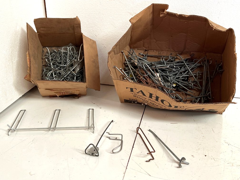 Metal Wire Pegboard and Retail Display Hooks