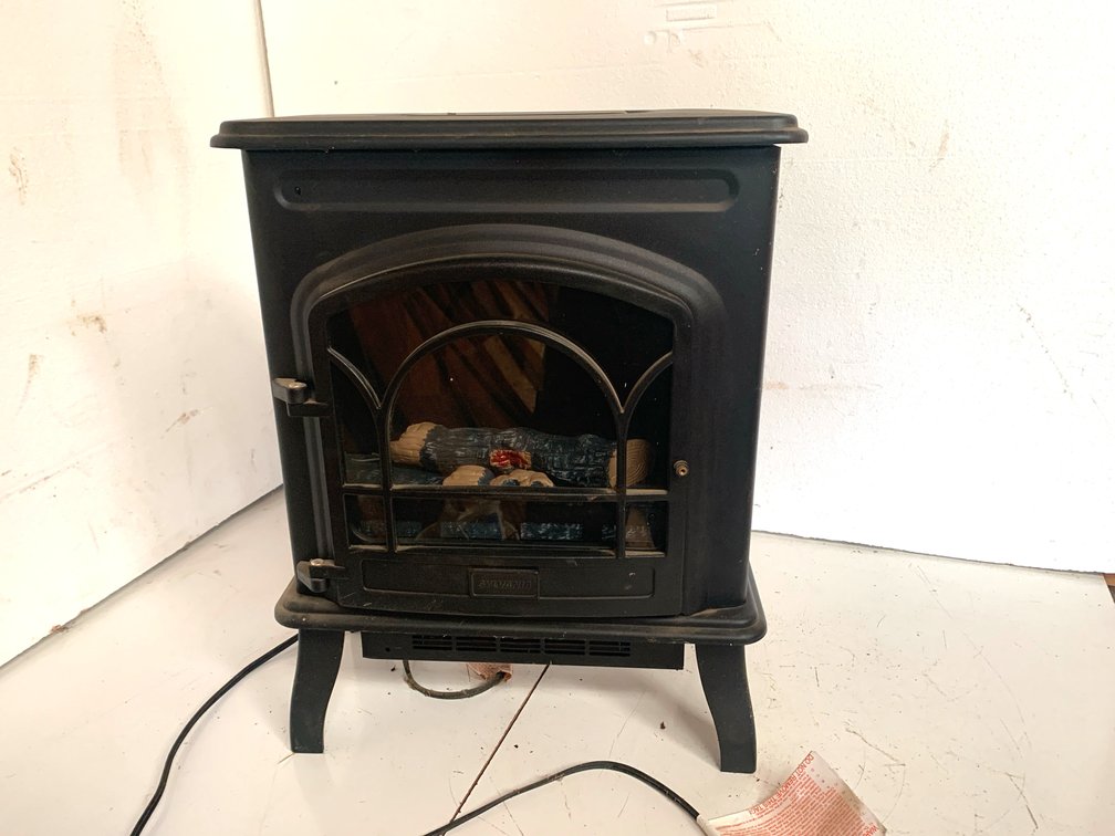 Sylvania Electric Fireplace Stove Heater Model SO111R-MBK