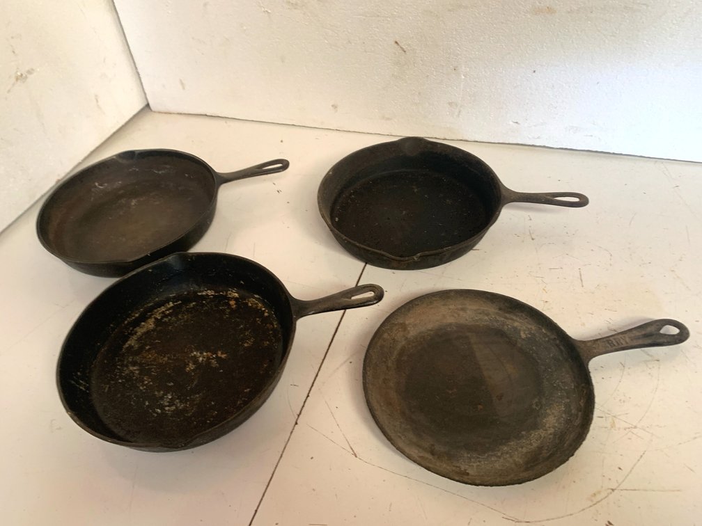 Cast Iron Skillets and Round Griddle, 4 Pieces