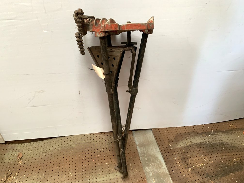 Portable Tristand Chain Pipe Vise