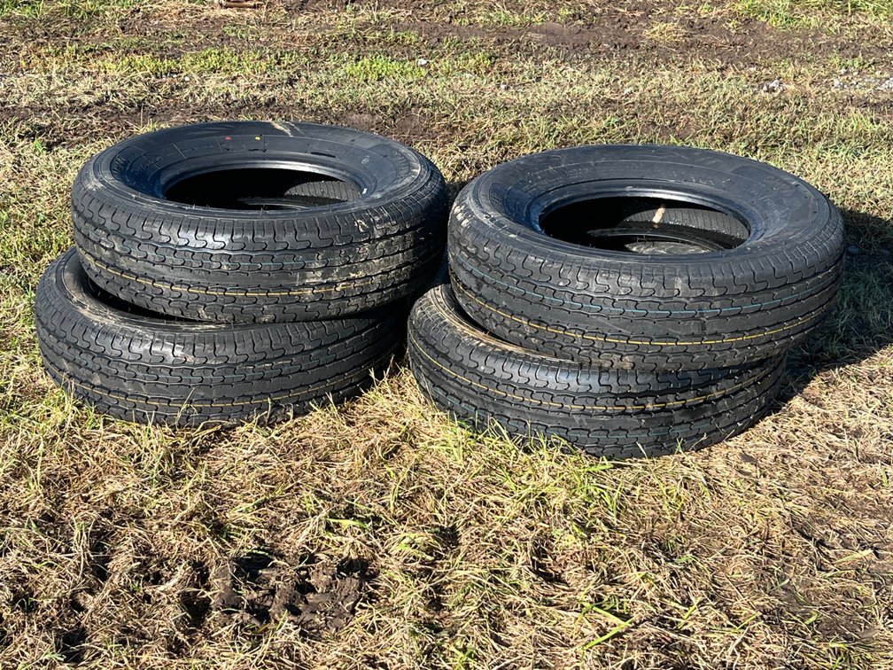 (4) Roadguider QH100 ST225/75R15 Trailer Tires