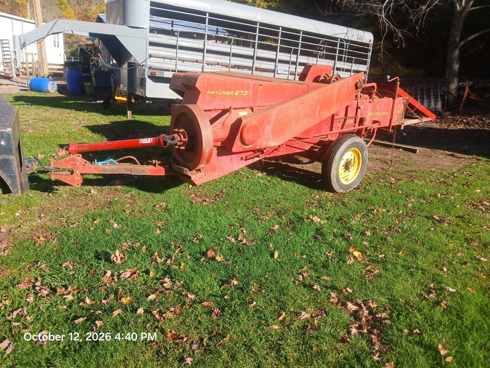 New Holland 273 square baler