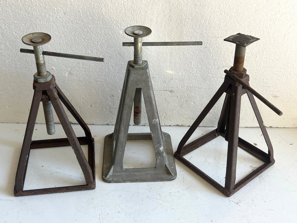 Three Screw Jack Stands