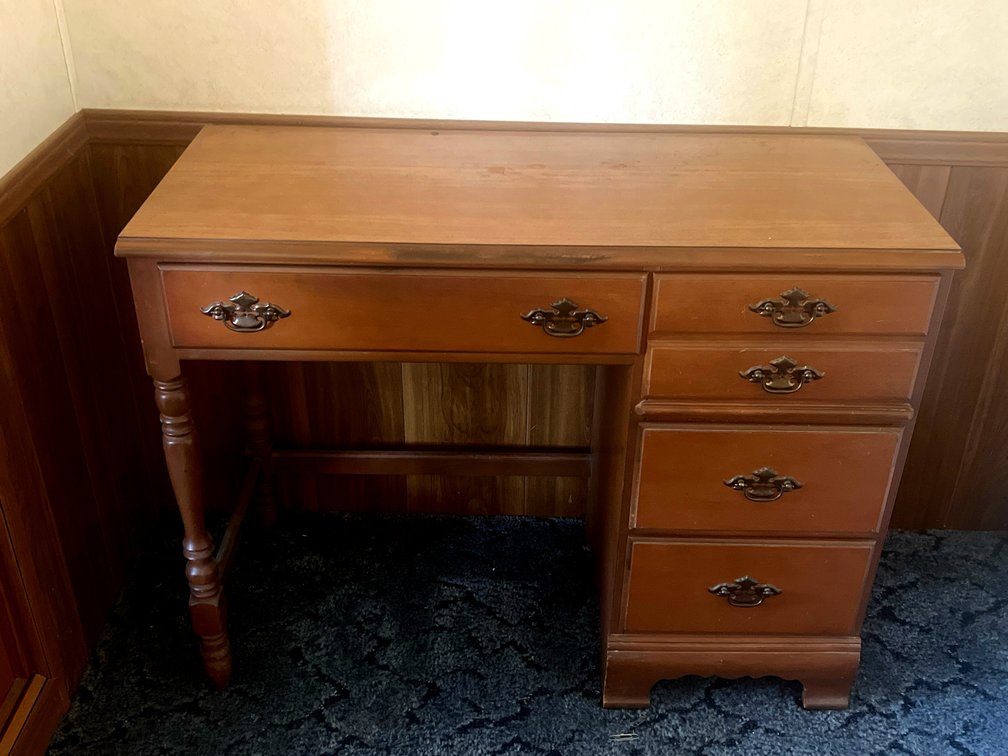 Wooden Single-Pedestal Five-Drawer Desk