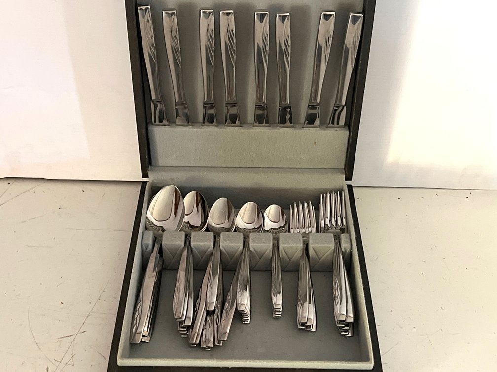 MWCO Stainless Steel Flatware Set with Wooden Chest