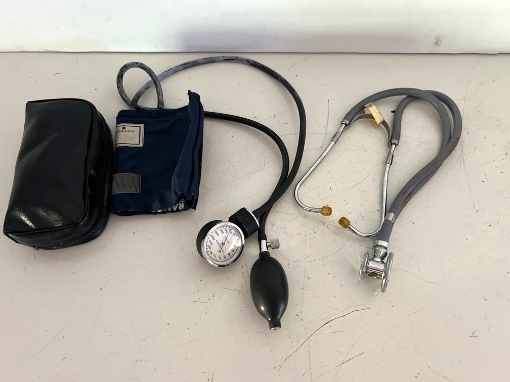 Aneroid Sphygmomanometer and Stethoscope with Case
