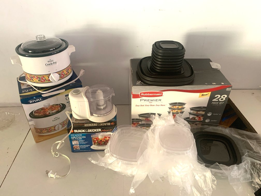 Kitchen Appliances and Rubbermaid Food Storage Set