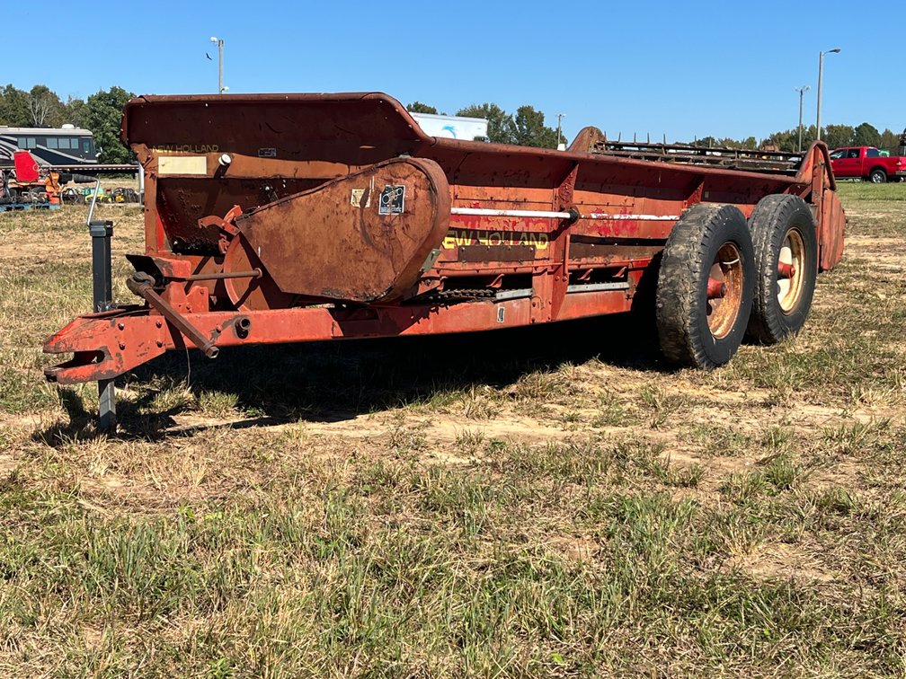 New Holland Tandem-Axle Manure Spreader