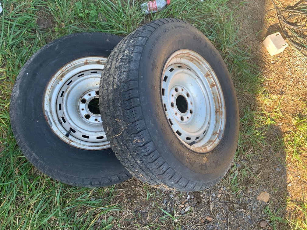 Radial Automotive Tires and Steel Wheels
