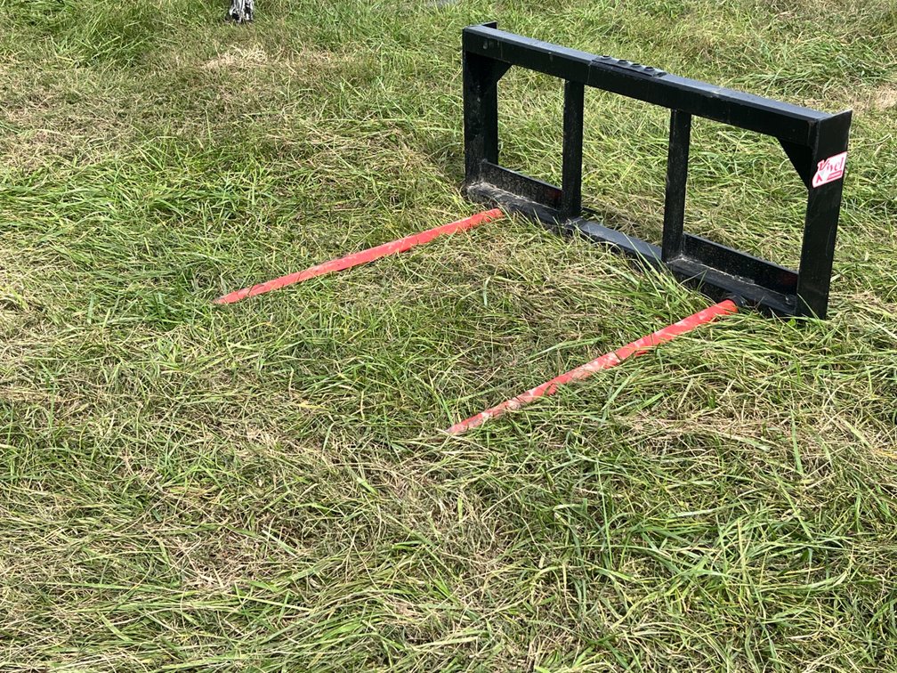 Kivel Quick-Attach Dual Bale Spear Attachment