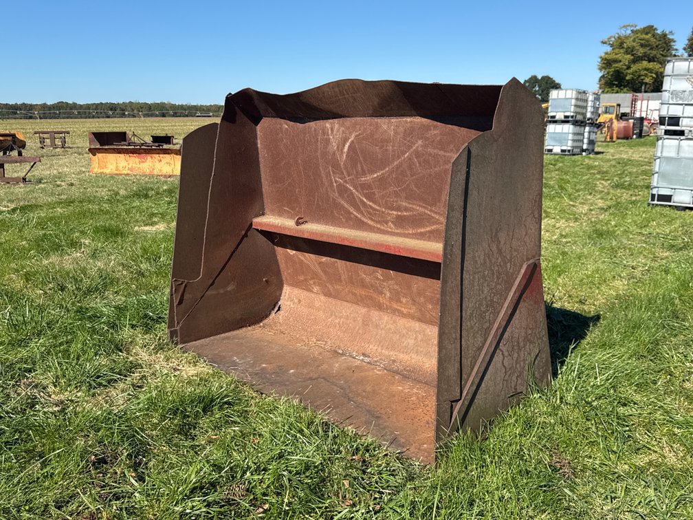 82" Loader Bucket Attachment