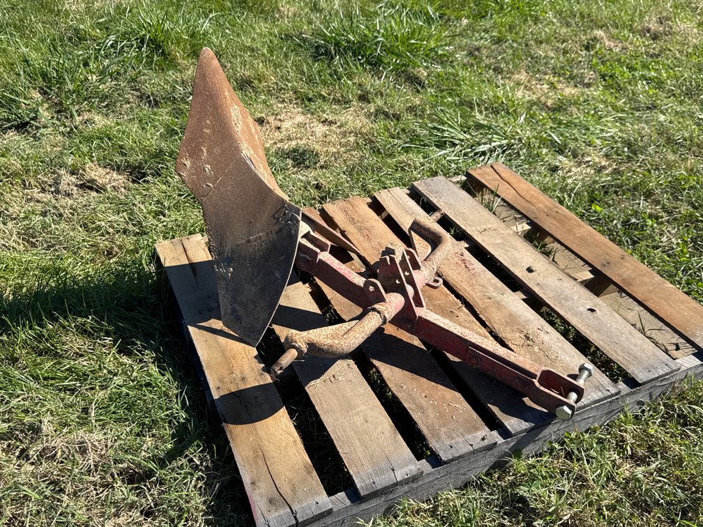 Single-Bottom Middlebuster Plow