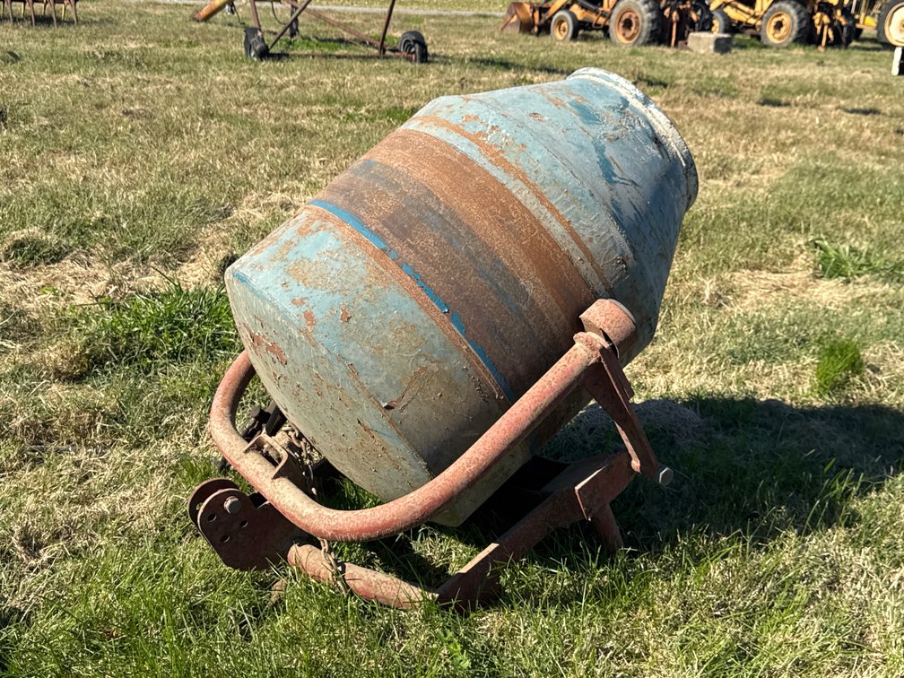 Hydraulic Tractor-Mounted Concrete Mixer Attachment