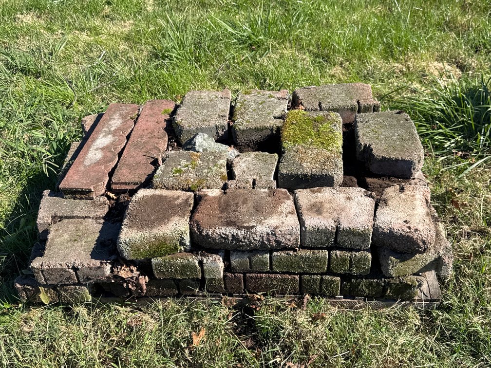 Concrete Landscape Pavers and Garden Edging Stones