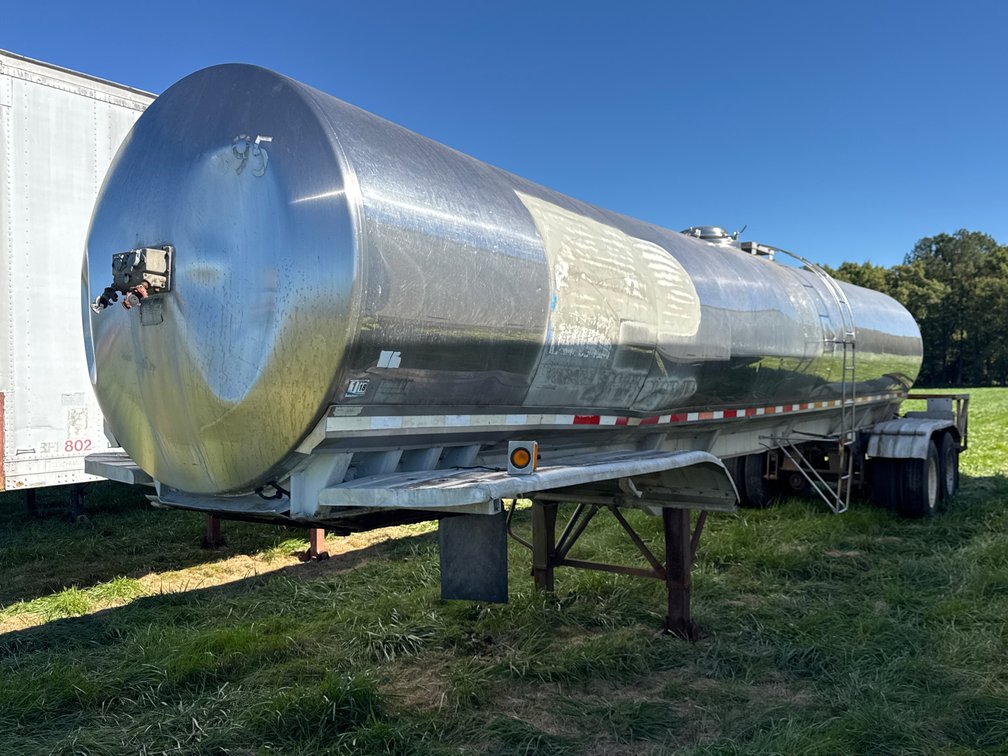 1974 Walker Stainless Steel Tanker Semi-Trailer