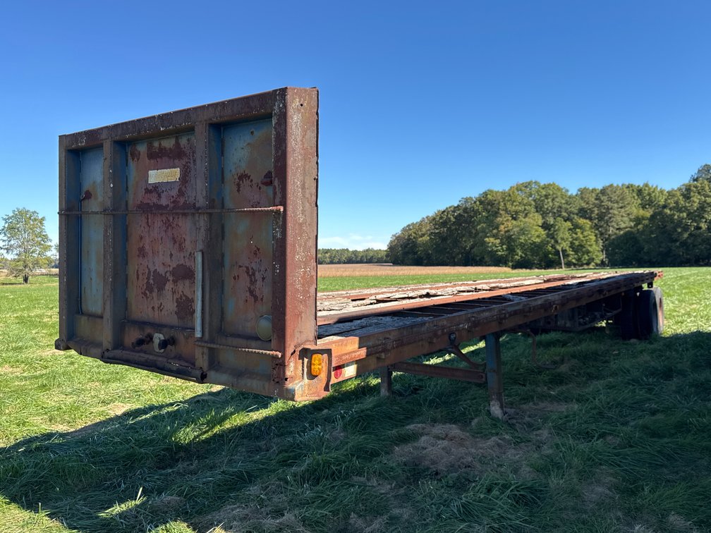 Fruehauf Flatbed Semi-Trailer