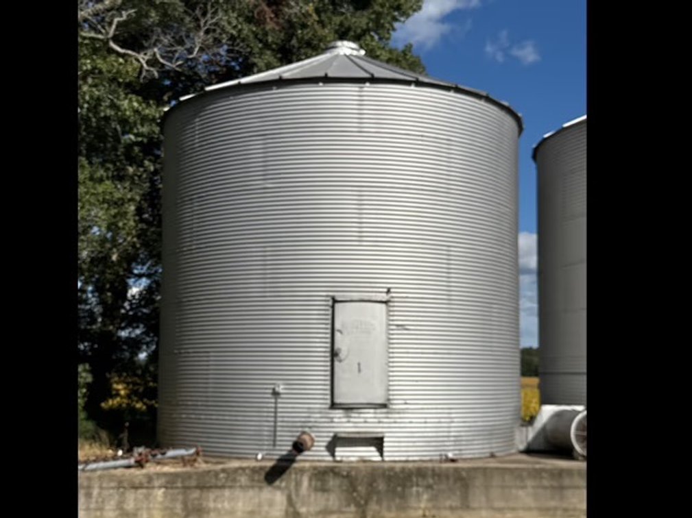 Butler 21 ft Corrugated Steel Grain Bin with Auger