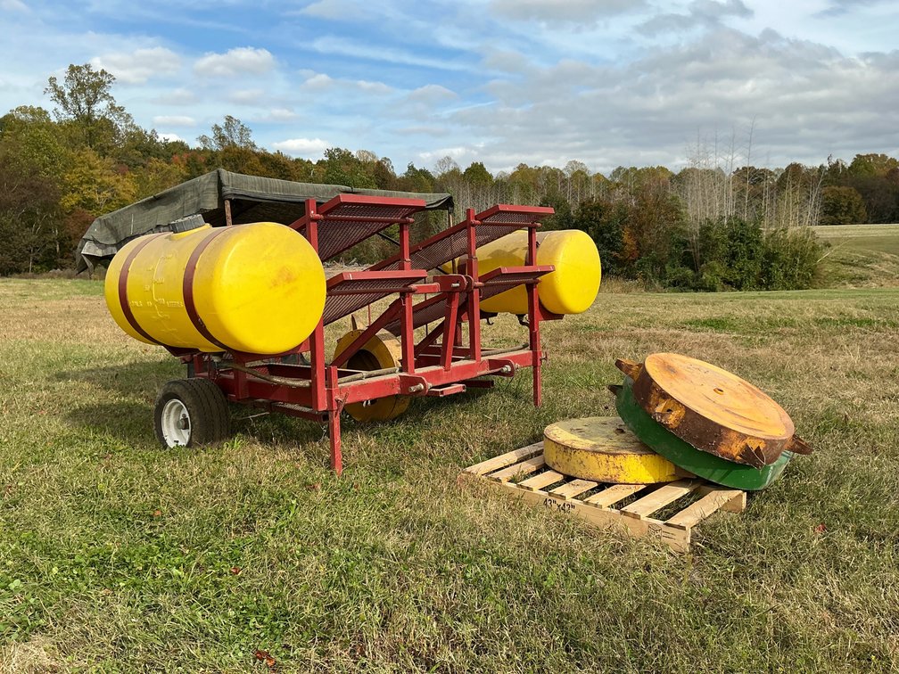 Pull-Type Transplanter with Dual Liquid Tanks