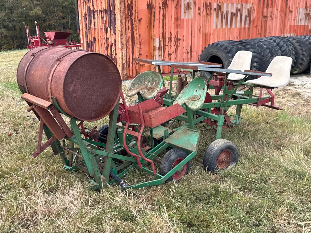 Holland Transplanter with Liquid Drum and Trays