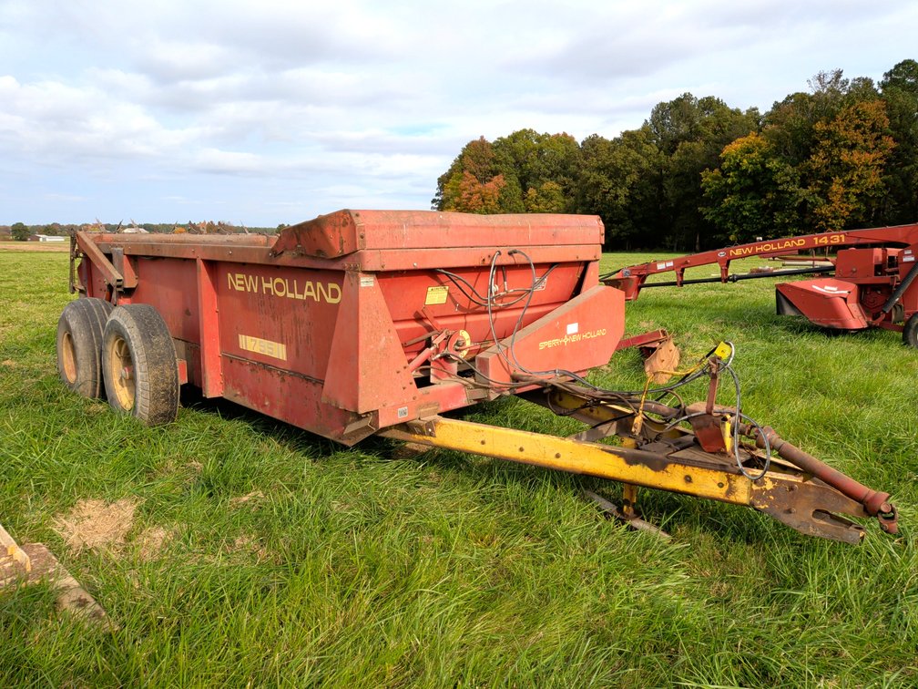 New Holland 795 Tandem-Axle Manure Spreader