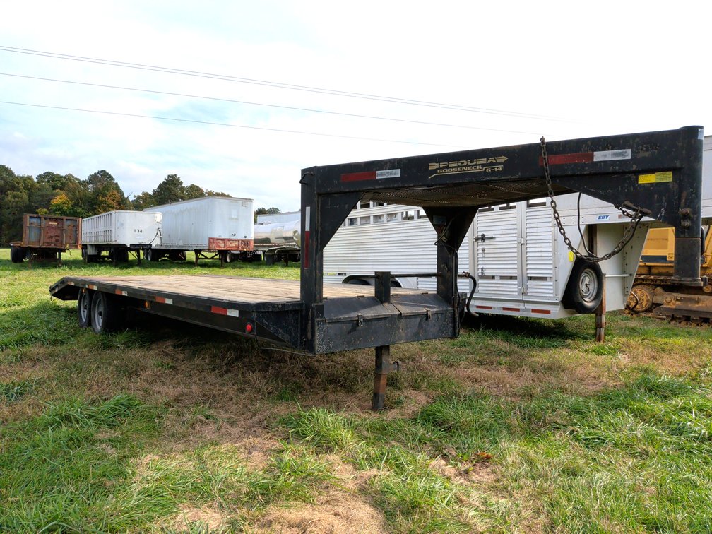 2002 Pequea 25 Ft Gooseneck Trailer