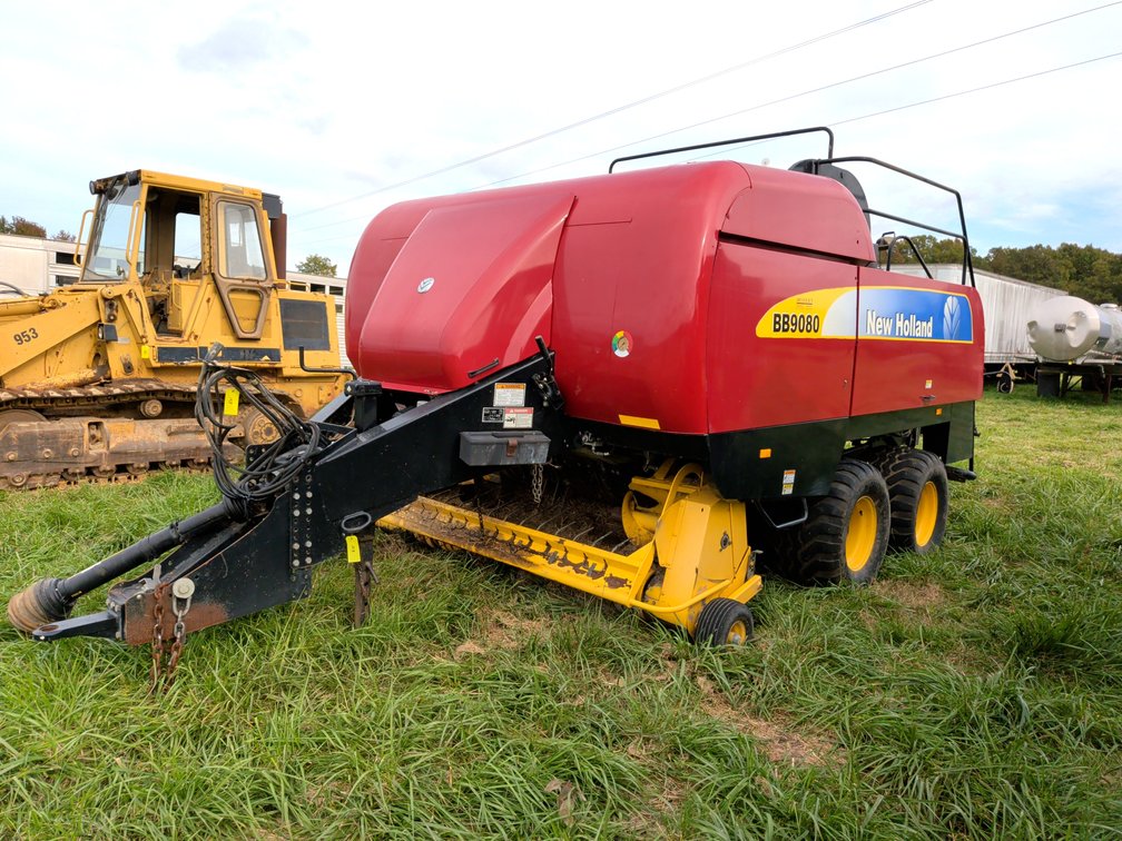 New Holland BB9080 Tandem-Axle Large Square Baler