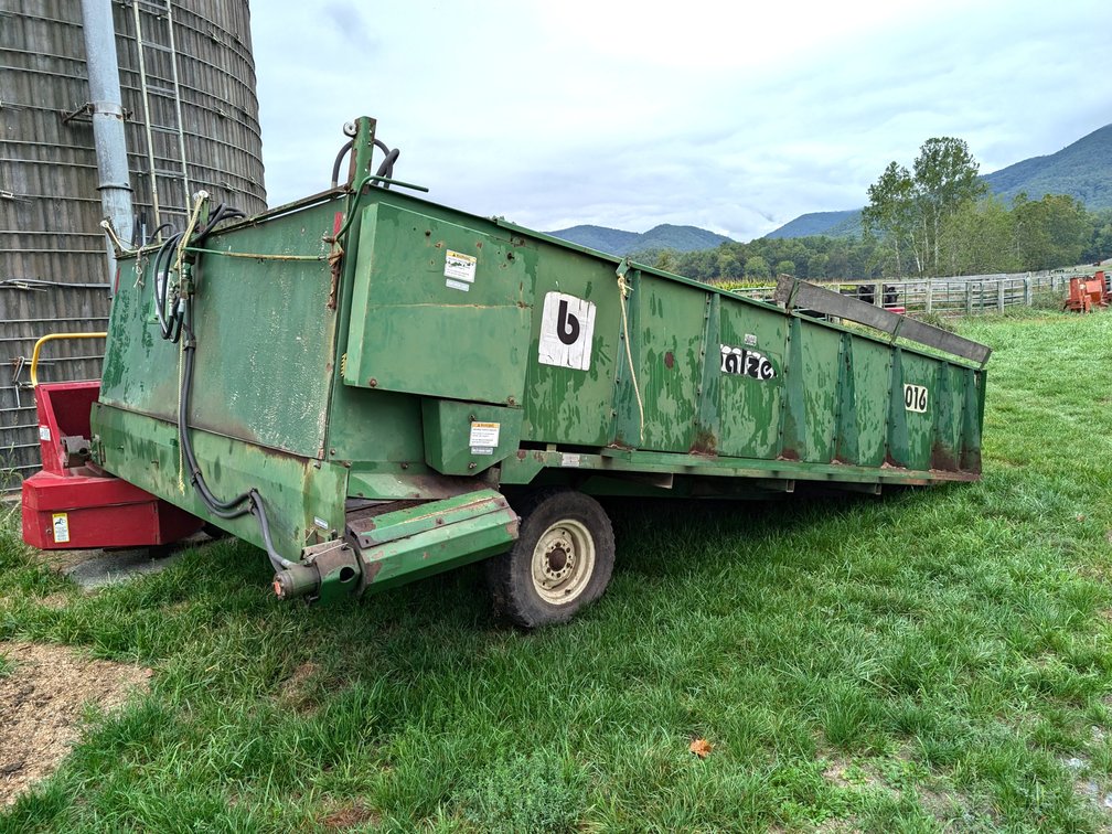 Balzer 1016 Silage Unloading Table 