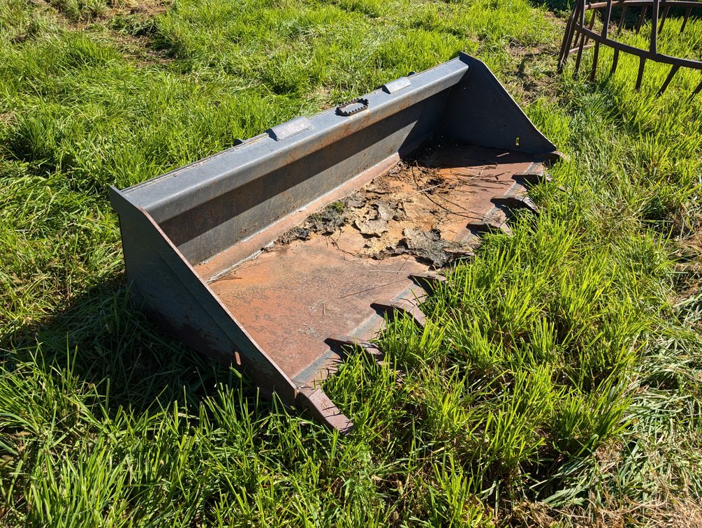 84" Toothed Bucket 