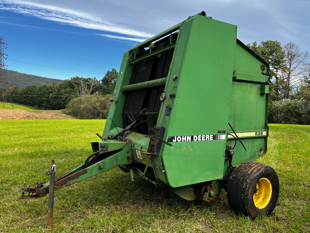John Deere 535 Baler