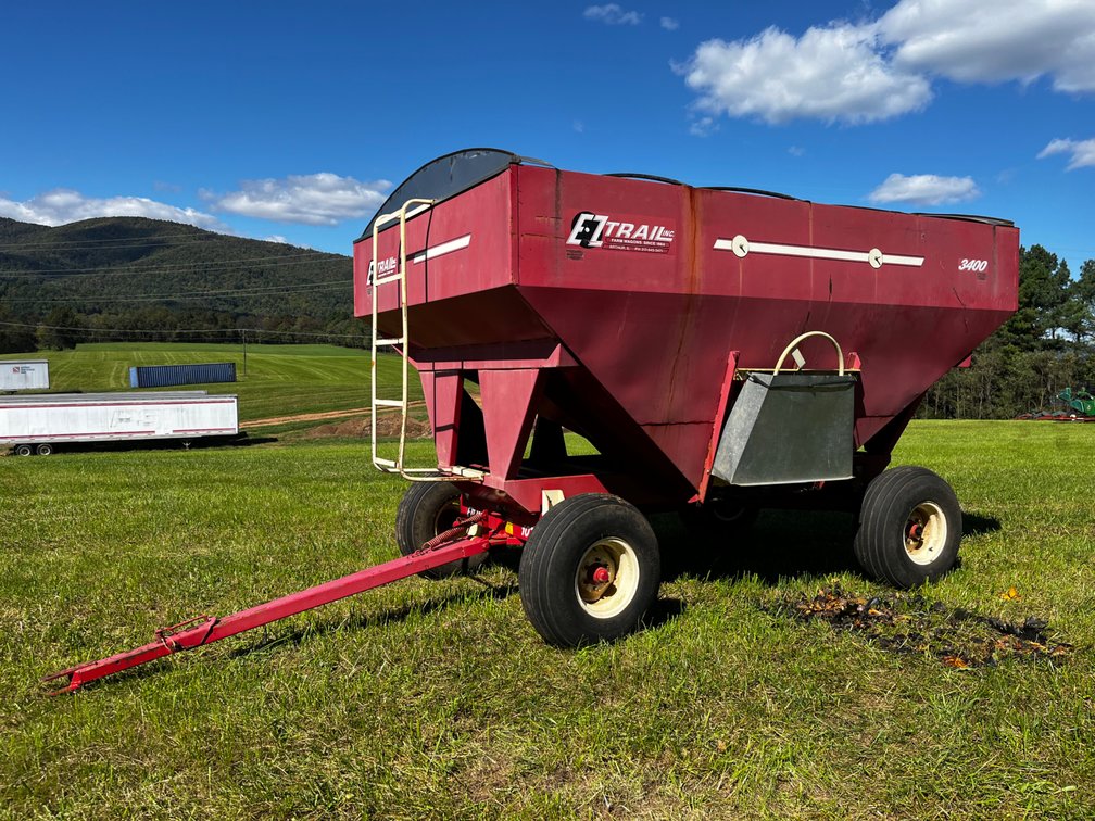 E-Z Trail 3400 Gravity Wagon