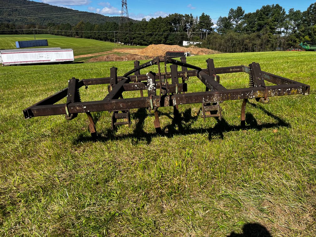 John Deere 1610 Chisel Plow