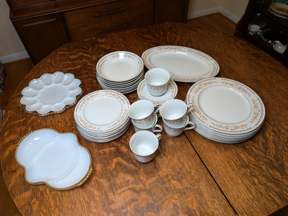 Ekco International China Set