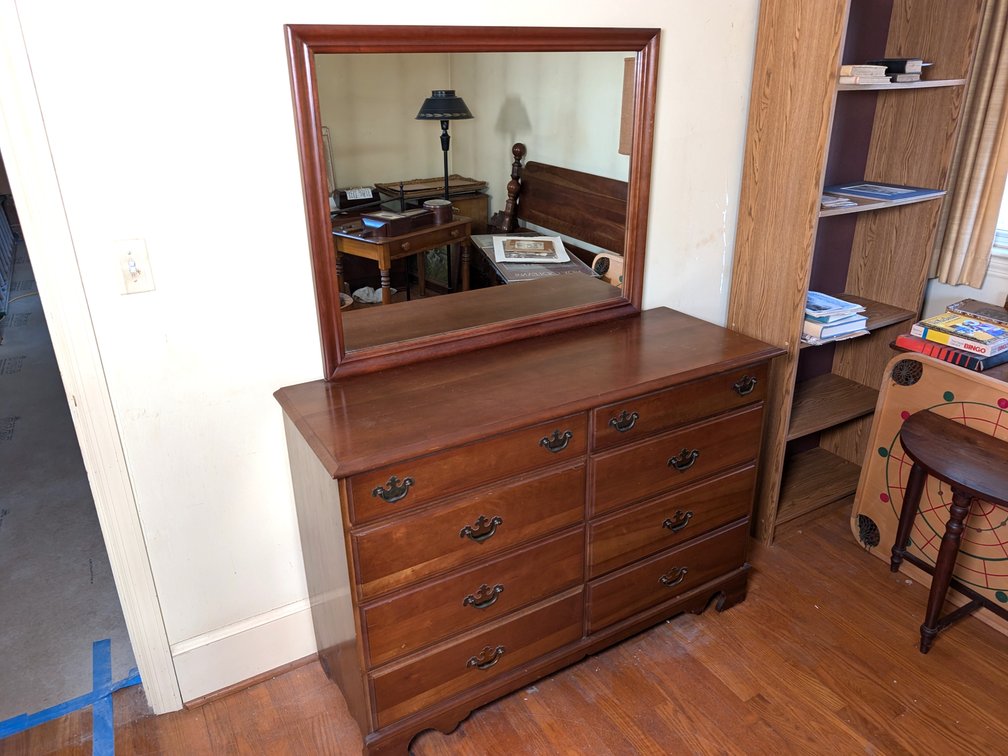 Dresser With Mirror