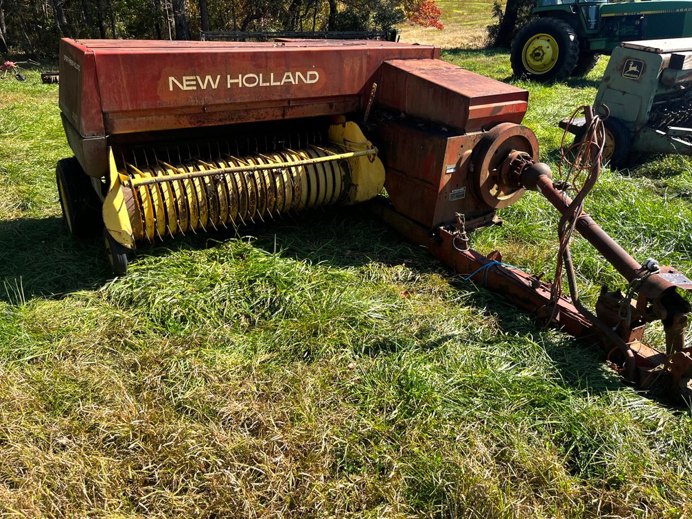 New Holland 320 Baler