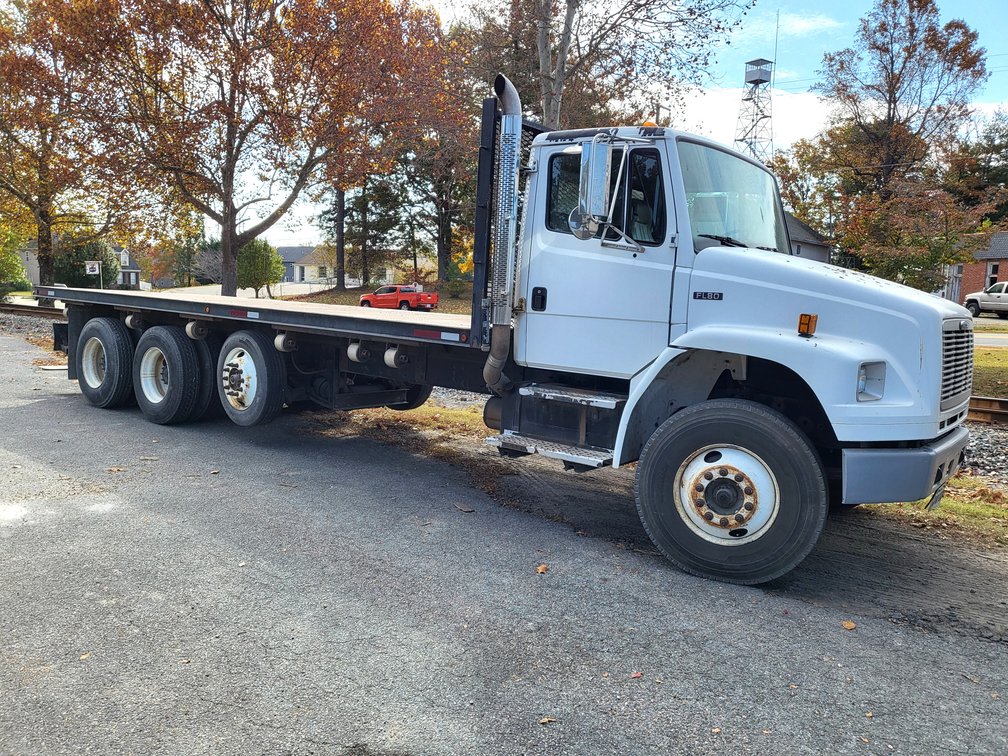 2004 Freightliner FL80 Truck