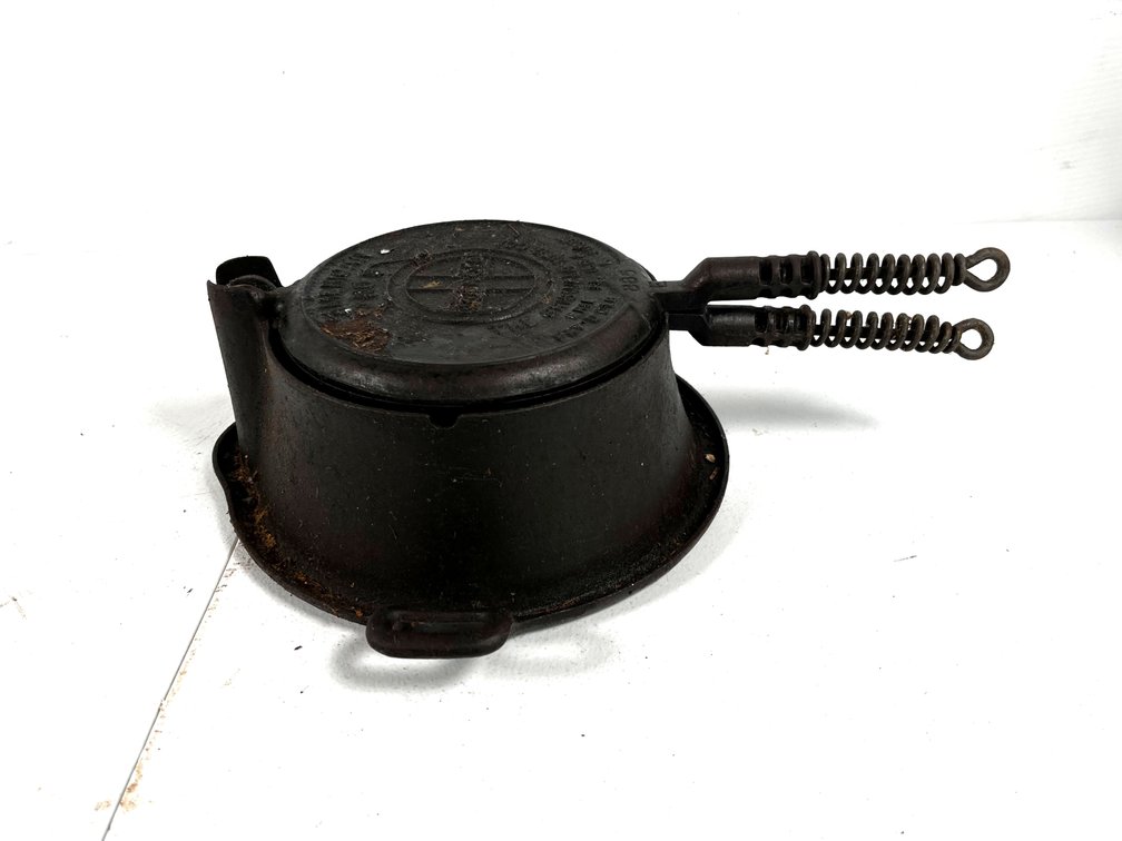 Griswold American #8 Cast Iron Waffle Maker